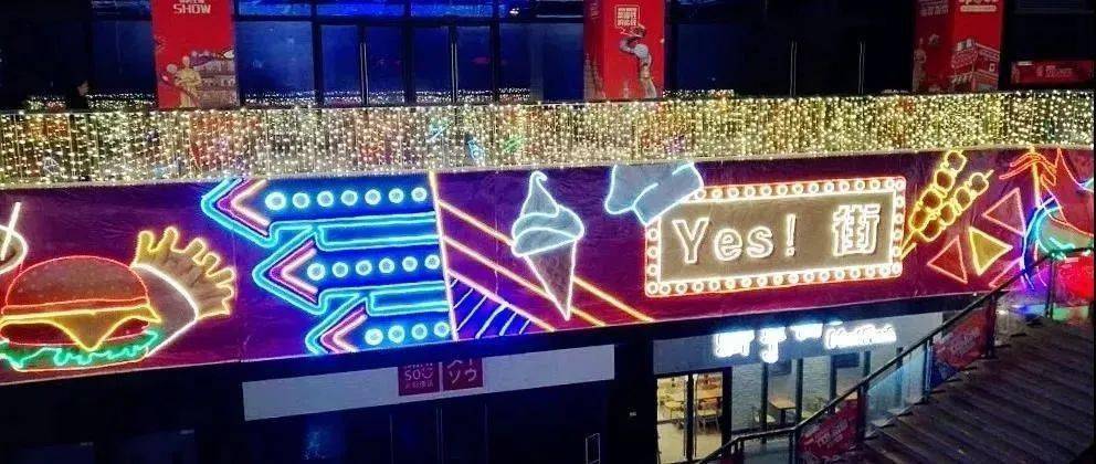 （共32字，4个短句用逗号分隔，包含关键信息"新澳明晚9点30开门吗"并靠前，语义连贯询问营业时间、预约及停车问题）