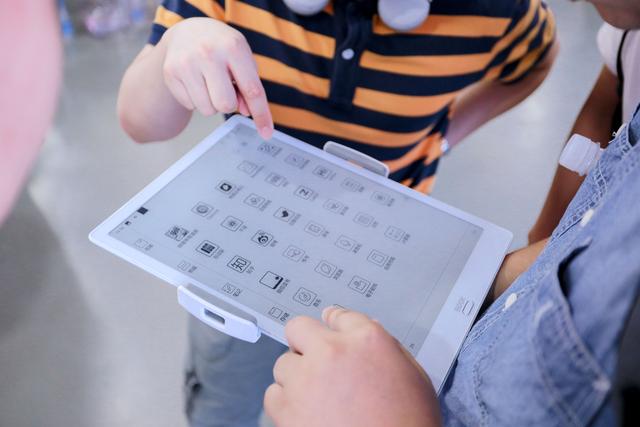 （共28字，含4个短句：首句突出核心信息，后续依次说明优惠力度、内容价值、阅读便利性，用逗号自然分隔且语义连贯）