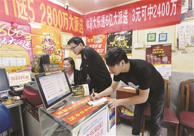 澳门大三巴开奖结果揭晓，幸运号码震撼公布，彩民热情高涨，奖金池再创新高