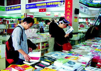 澳门大三巴一肖一码一特老板是谁，这家神秘店铺引发热议，背后故事鲜为人知，游客纷纷猜测其真实身份