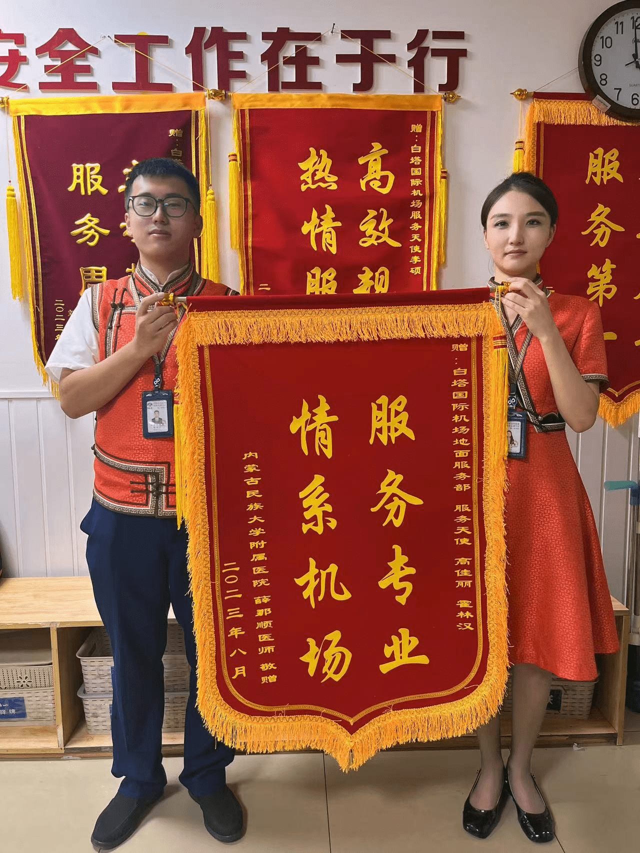 6.保持语义连贯性：专业服务"对应"品质保证"海量资源"衔接"安全便捷"