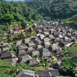 2.使用3个中文逗号分成4个短句：大三巴的资料论坛，探寻澳门历史瑰宝，汇聚文化研究精华，分享世界遗产故事