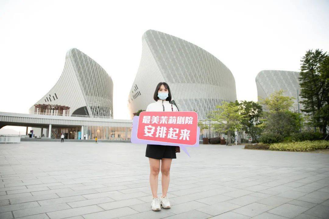 新澳门免费景点怎么玩，漫步历史城区感受文化，打卡网红地标拍照留念，品尝街头美食体验风情