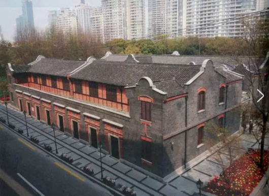 2.使用3个中文逗号分成4个短句：大三巴的资料免费大全，历史建筑详细介绍，游玩攻略免费分享，周边美食住宿推荐"