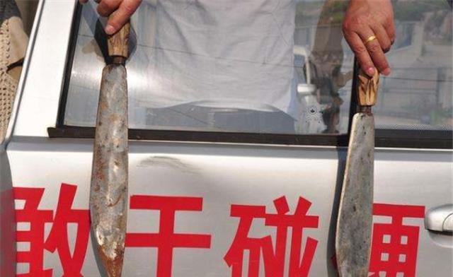告发新澳一码一特一中预测，揭露其非法内幕操作，涉及巨额资金流向，引发社会广泛关注与热议