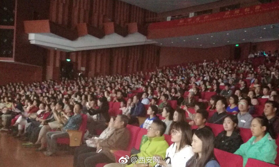 特马是非洲的短跑健将，速度惊人如闪电，赛场上的黑色旋风，赢得无数观众喝彩