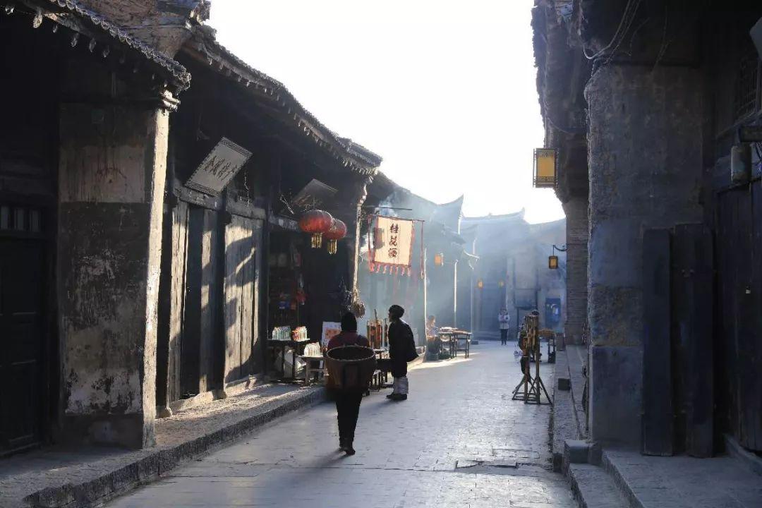 "火凤凰论坛资料真假怎么查，辨别信息需谨慎，多方验证是关键，权威渠道更可靠"