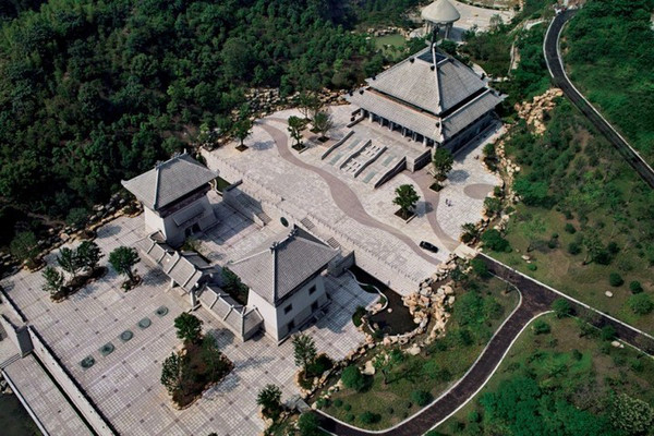 澳门大三巴一肖二码的地理位置与特色鲜明，坐落于历史城区核心，融合中西文化精髓，吸引无数游客驻足探访