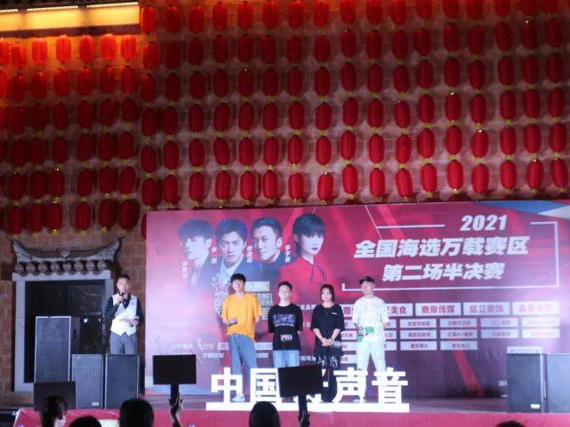 2.用3个逗号分成4个短句：凰粗振翅惊云霄，烈焰翻腾耀九州，千年涅槃显神威，万载祥瑞佑华夏