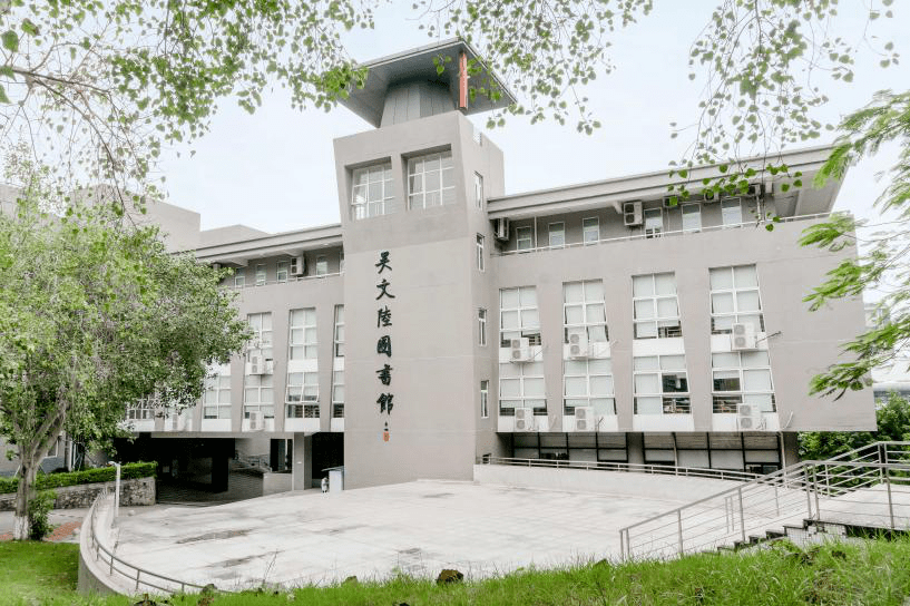 "2025年新澳门免费芳草地正版资枓大全震撼来袭，全新资料库免费共享，海量正版资源一网打尽，助您畅游知识芳草地"
