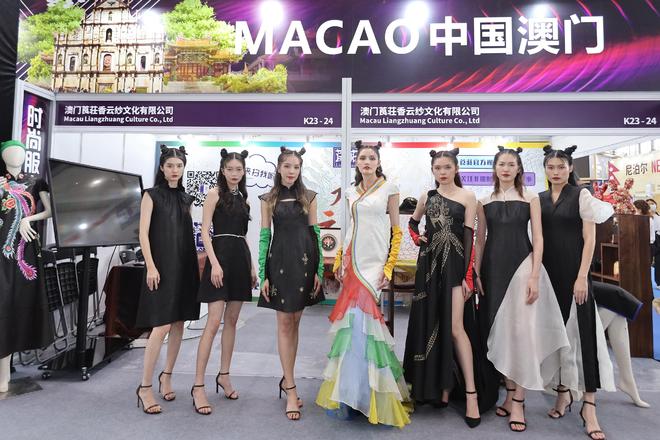 2025新澳门芳草地正版，璀璨绽放娱乐之都，匠心打造奢华体验，引领亚洲潮流风尚