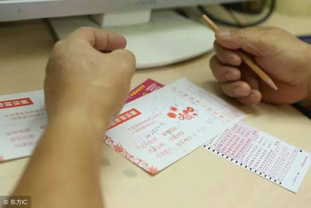 澳门六天天开预测准不准，专家解析数据规律，结合历史走势分析，助你提升中奖概率