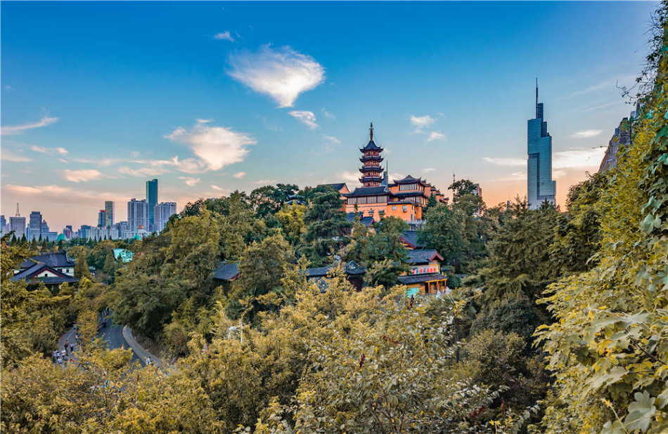 2.这座地标建筑历史悠久