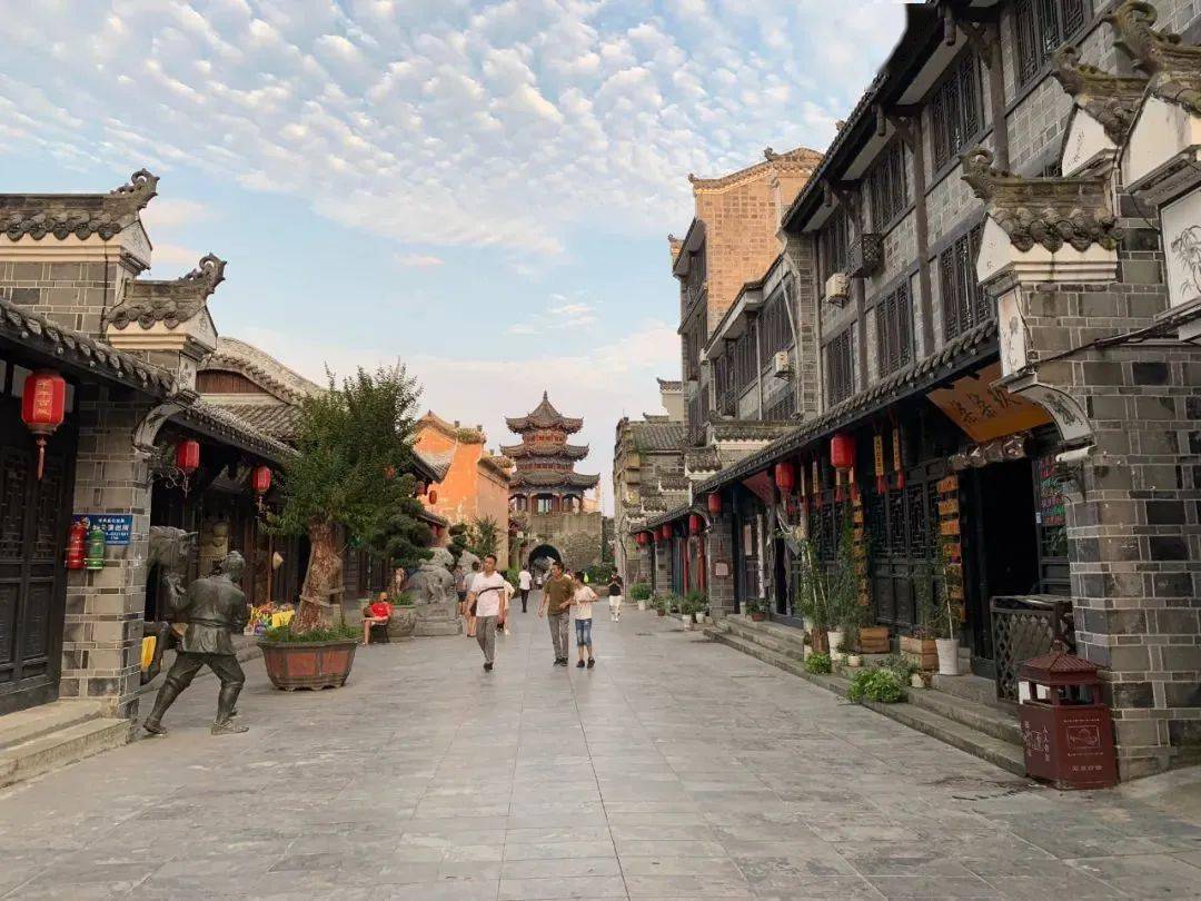 澳门大三巴一肖一特一中地址，坐落于历史街区中心，交通便利四通八达，是游客探秘澳门的必访之地