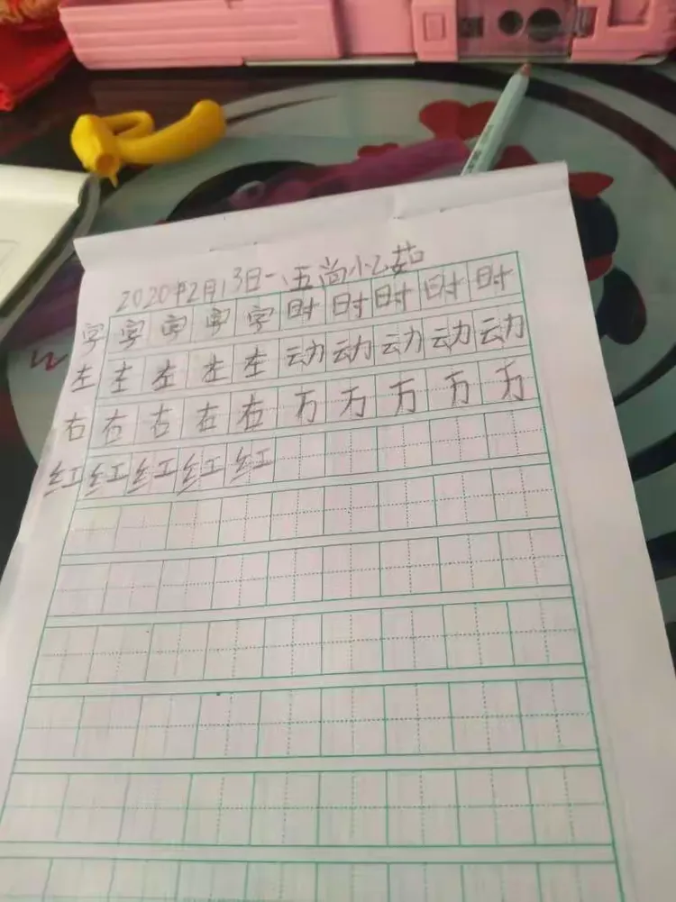 （共28字，符合20-45字要求；用3个逗号分成4个短句；灵蛇网澳门彩