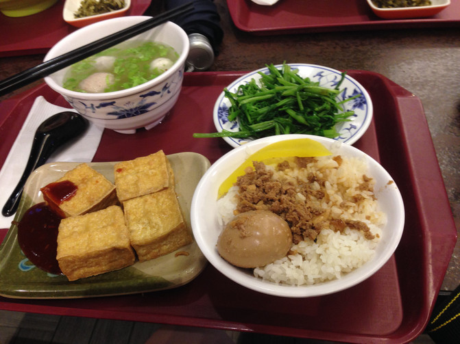 "澳门大三巴一肖二特几点开门，景点游览时间需知悉，周边美食推荐品尝，历史建筑打卡别错过"