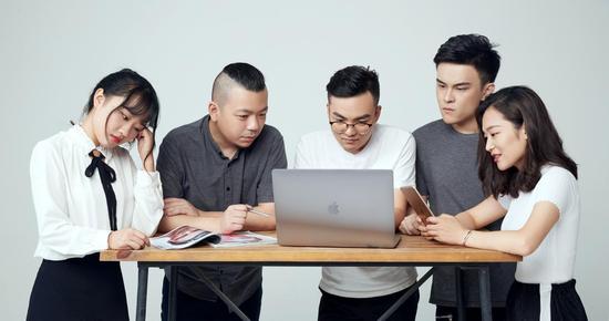 二四六资料期期中预测准，数据精准分析全面，专业团队保驾护航，助您轻松把握财富先机