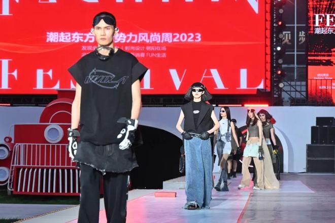 2025新澳门芳草地正版，璀璨绽放娱乐之都，匠心打造奢华体验，引领亚洲潮流风尚