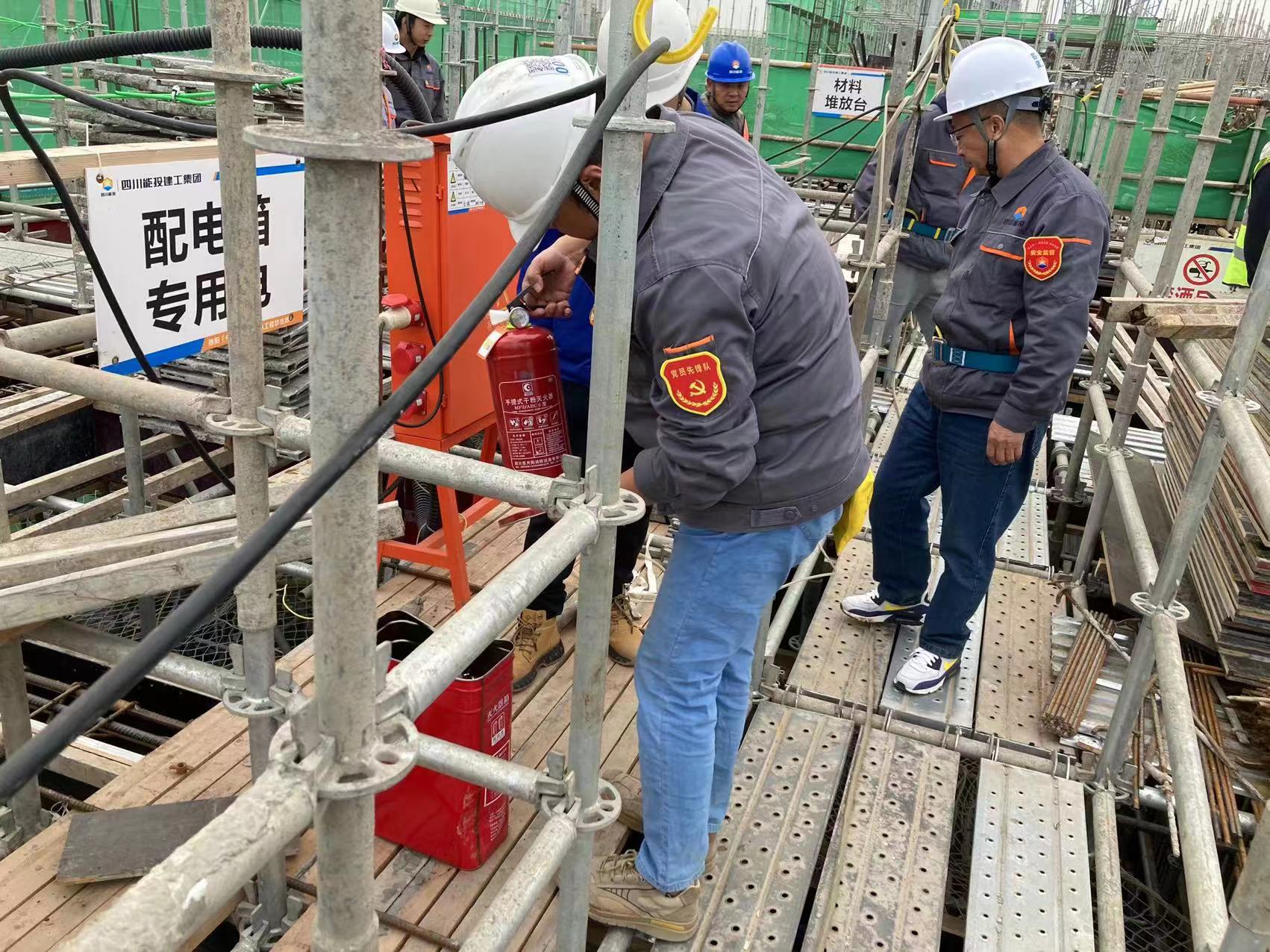 澳门大三巴一肖二码河南雨纯防水公司，专注建筑防水多年，技术领先服务优质，为各地工程提供可靠保障