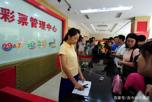新澳门今晚9点三十五分下1期预测，精准分析即将揭晓，彩民们翘首以盼，好运或许就在此刻降临