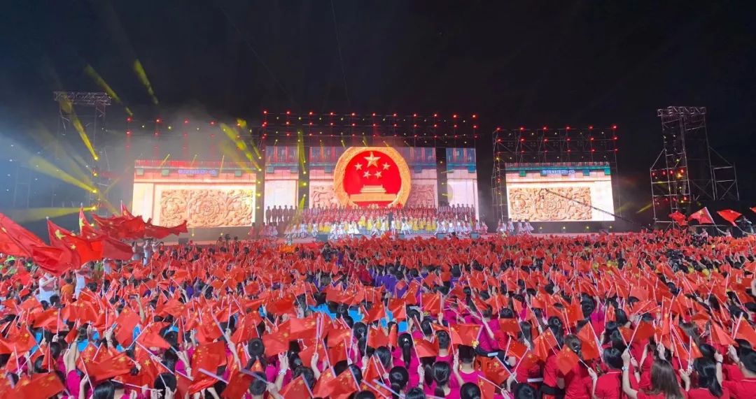 美国NBA职业篮球联赛，全球顶级篮球盛宴，三十支劲旅激战，见证传奇诞生