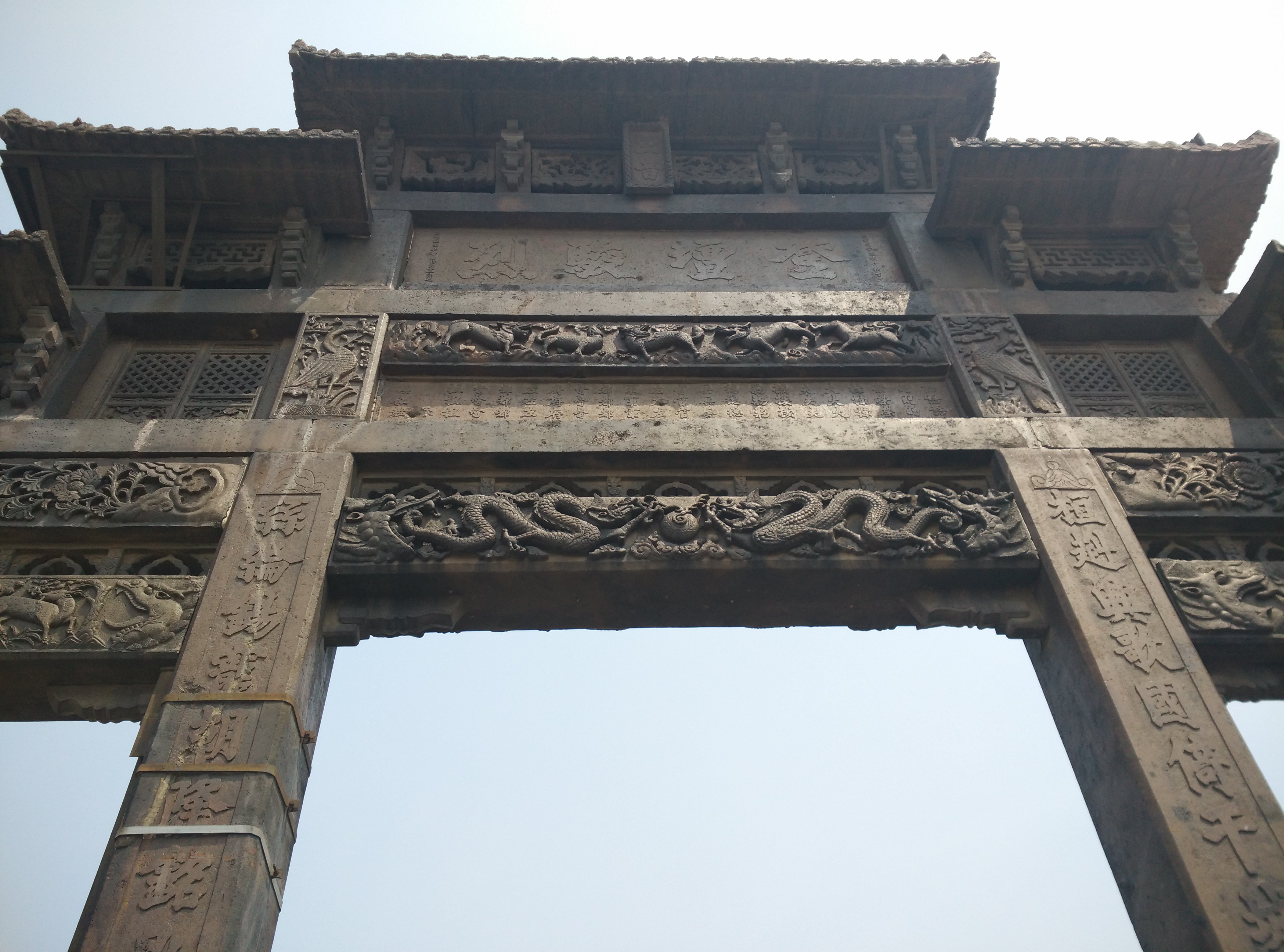 澳门大三巴一肖二吗，游客纷至沓来探秘，古老牌坊见证历史，东西文化在此交融