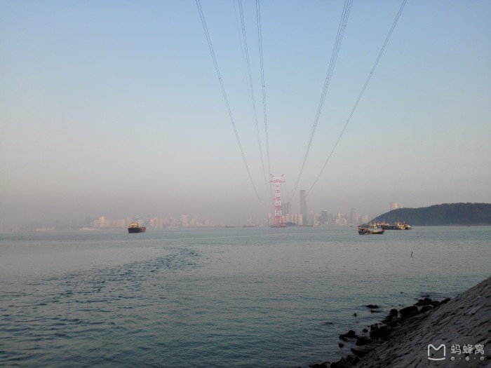 从澳门到香港怎么走最方便，坐船只需一小时直达，经济实惠又省时，还能欣赏沿途海景