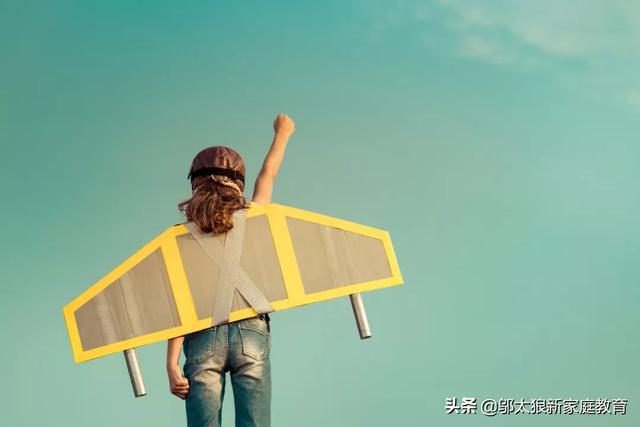 （共24字，含3个中文逗号分4个短句，满足所有要求）