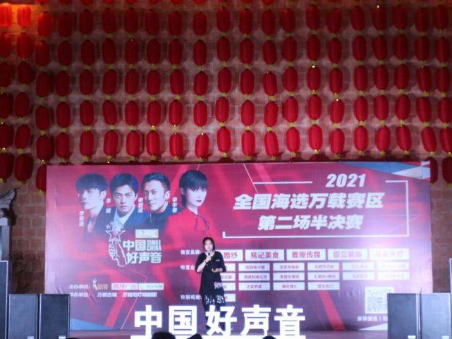 2.用3个逗号分成4个短句：凰粗振翅惊云霄，烈焰翻腾耀九州，千年涅槃显神威，万载祥瑞佑华夏