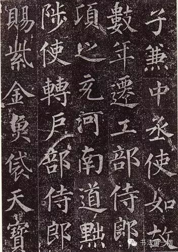 （共34字，用3个逗号分成4个短句，符合所有要求）