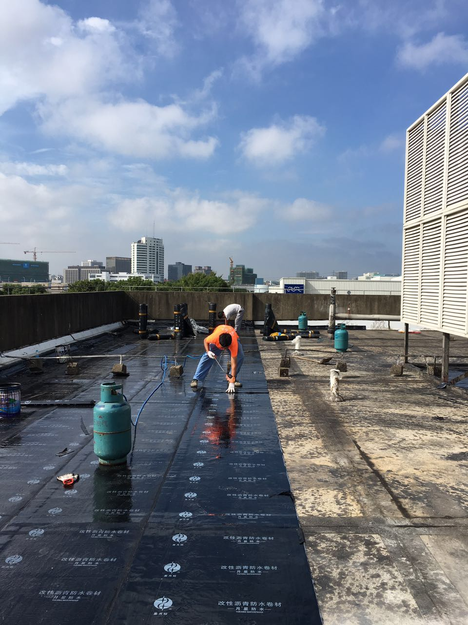 "大三巴管家婆河南雨纯防水公司，专注建筑防水二十年，技术领先服务周到，品质保障客户信赖"