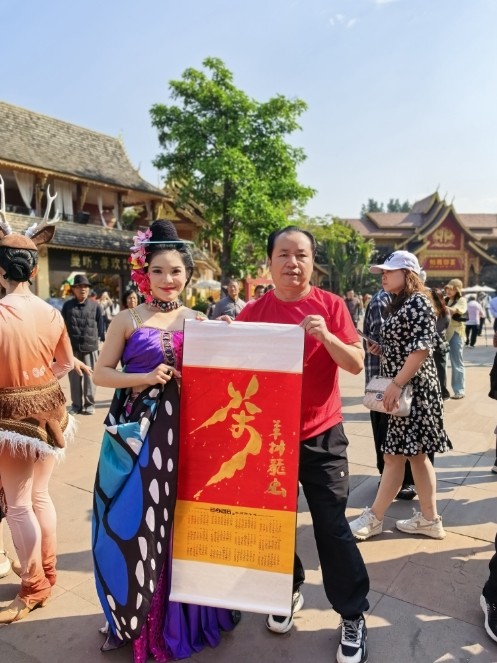 7777788888新疆，风光壮美令人醉，瓜果飘香惹人爱，各族人民共欢庆
