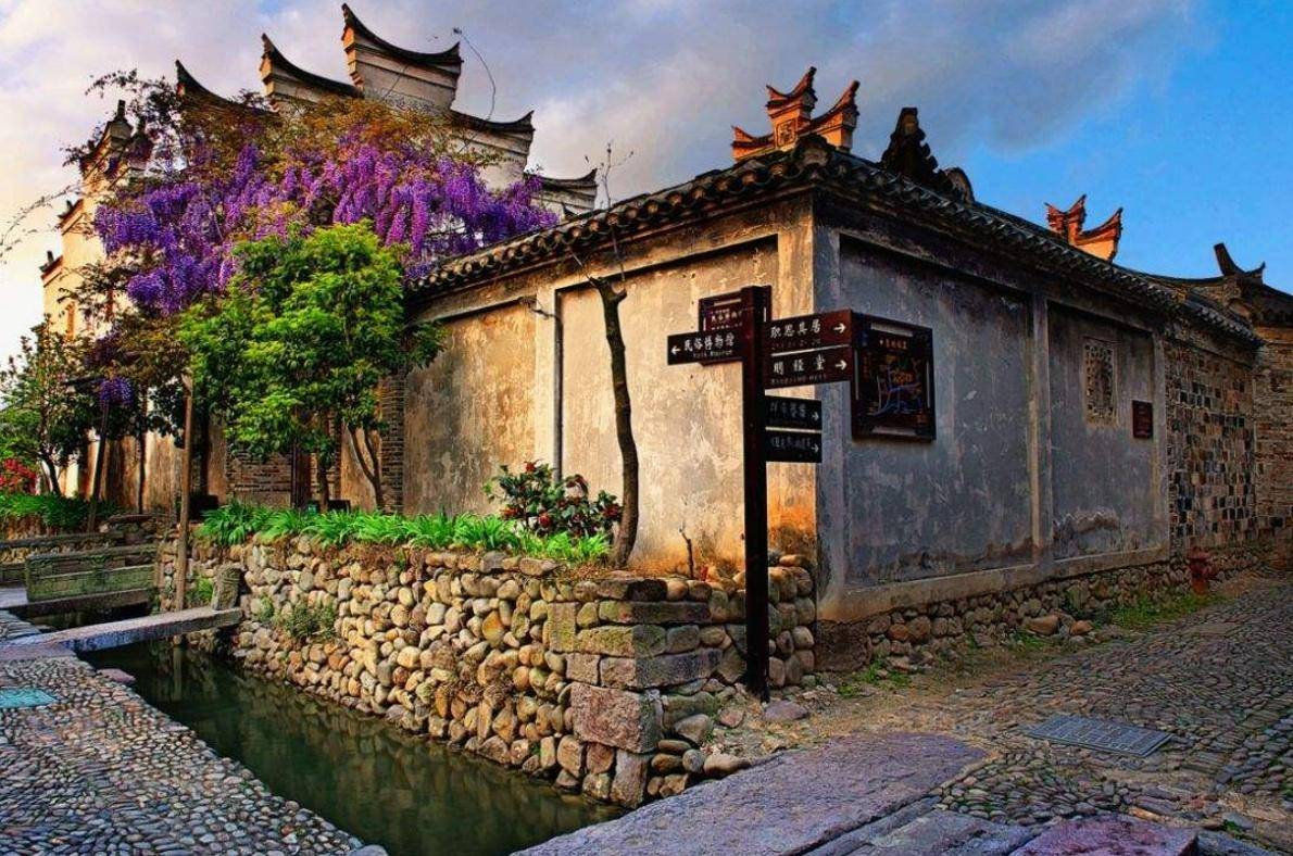 大三巴一肖一码100门票价格实惠亲民，景点历史悠久文化深厚，游览体验丰富多样有趣，适合全家出游拍照打卡