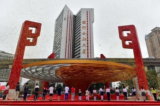 2025年澳门挂牌灯牌图片大全集，收录全城绚丽灯饰实拍，涵盖地标商圈与街头艺术，展现澳门独特夜景魅力