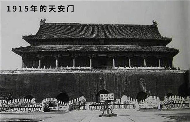 澳门大三巴，见证百年沧桑，融合中西文化，吸引万千游客